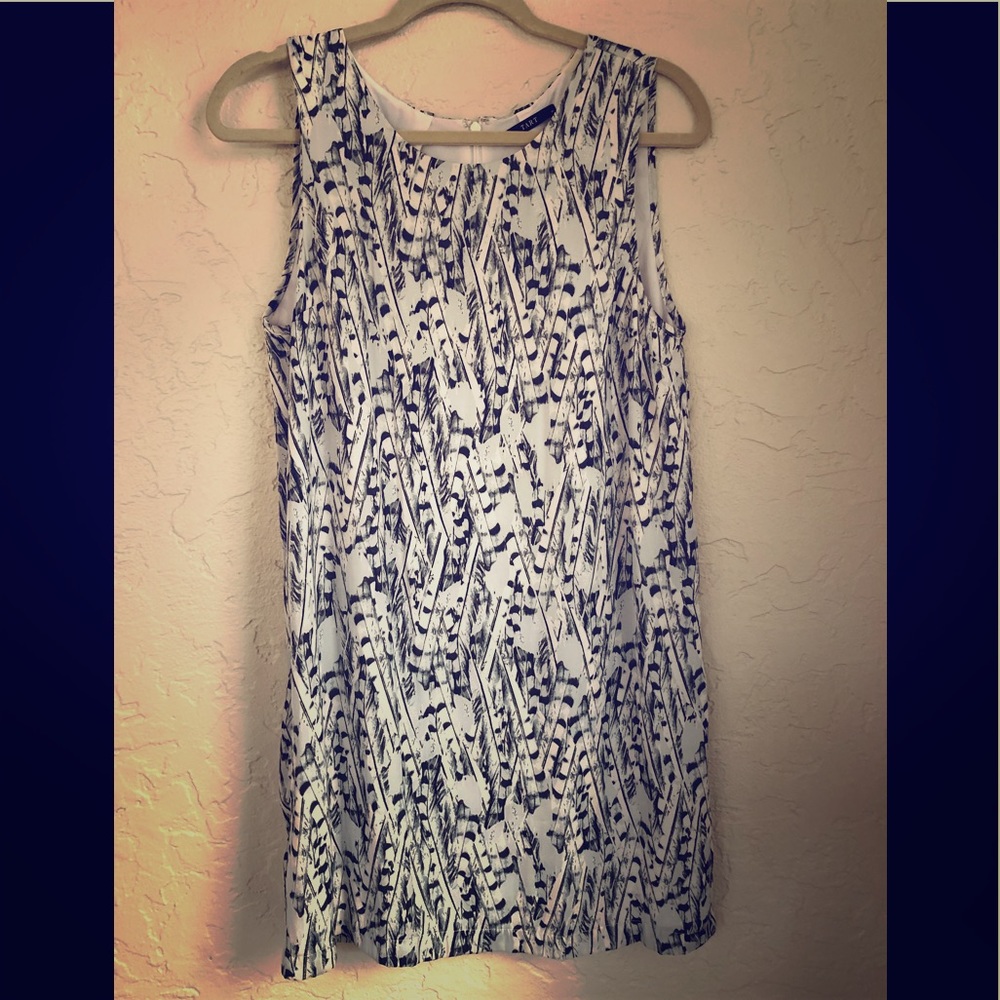 Sleeveless shift dress